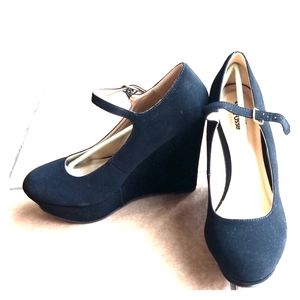 Suede black wedge heels.